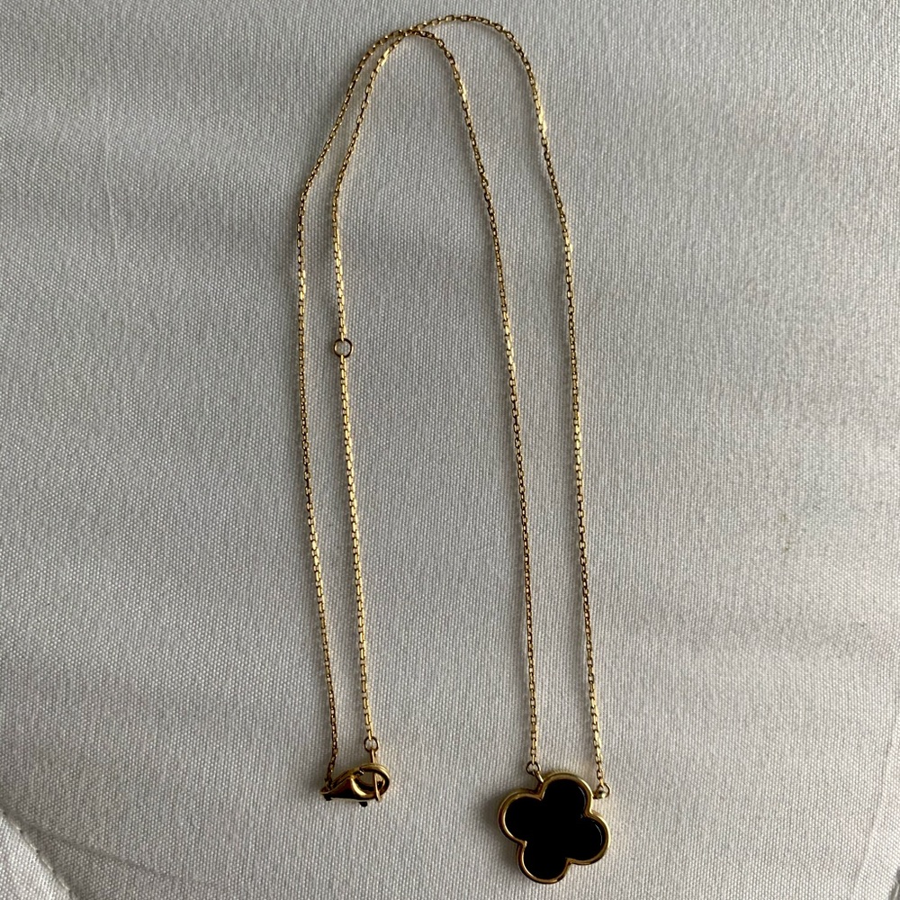 V&A Necklace